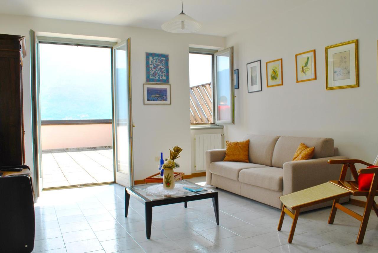 شقة Loft With Big Terrace Lake View سالا كوماسينا المظهر الخارجي الصورة