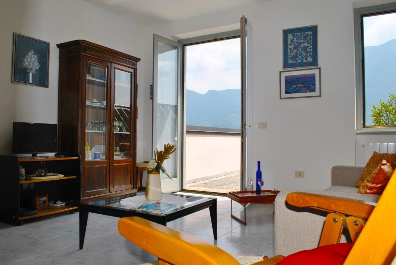شقة Loft With Big Terrace Lake View سالا كوماسينا المظهر الخارجي الصورة
